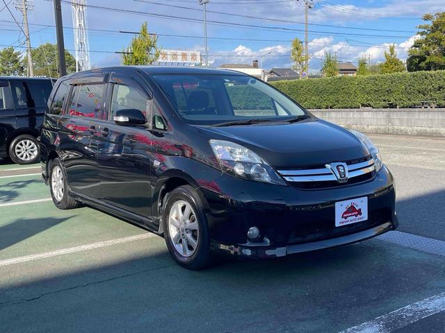 アイシス プラタナ　ＥＴＣ　バックカメラ　ナビ　両側スライド・片側電動　スマートキー　電動格納ミラー　３列シート　ウォークスルー　ＣＶＴ　アルミホイール　ミュージックプレイヤー接続可　盗難防止システム　衝突安全ボディ（14枚目）