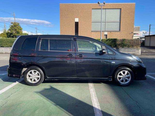 アイシス プラタナ　ＥＴＣ　バックカメラ　ナビ　両側スライド・片側電動　スマートキー　電動格納ミラー　３列シート　ウォークスルー　ＣＶＴ　アルミホイール　ミュージックプレイヤー接続可　盗難防止システム　衝突安全ボディ（15枚目）