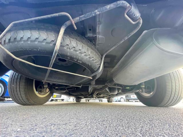 アイシス プラタナ　ＥＴＣ　バックカメラ　ナビ　両側スライド・片側電動　スマートキー　電動格納ミラー　３列シート　ウォークスルー　ＣＶＴ　アルミホイール　ミュージックプレイヤー接続可　盗難防止システム　衝突安全ボディ（25枚目）