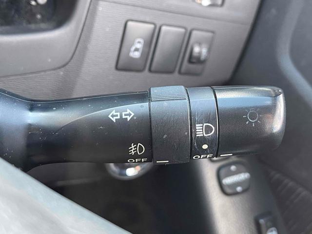 アイシス プラタナ　ＥＴＣ　バックカメラ　ナビ　両側スライド・片側電動　スマートキー　電動格納ミラー　３列シート　ウォークスルー　ＣＶＴ　アルミホイール　ミュージックプレイヤー接続可　盗難防止システム　衝突安全ボディ（34枚目）