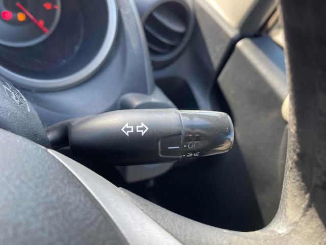 フィット X ETC オートクルーズコントロール スマートキー 電動格納ミラー シートヒーター CVT 盗難防止システム 衝突安全ボディ ABS CD エアコン パワーステアリング パワーウィンドウ(8枚目)