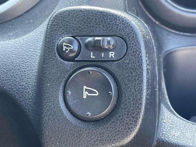 フィット X ETC オートクルーズコントロール スマートキー 電動格納ミラー シートヒーター CVT 盗難防止システム 衝突安全ボディ ABS CD エアコン パワーステアリング パワーウィンドウ(9枚目)