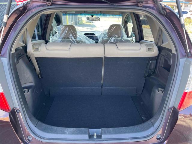 フィット X ETC オートクルーズコントロール スマートキー 電動格納ミラー シートヒーター CVT 盗難防止システム 衝突安全ボディ ABS CD エアコン パワーステアリング パワーウィンドウ(25枚目)