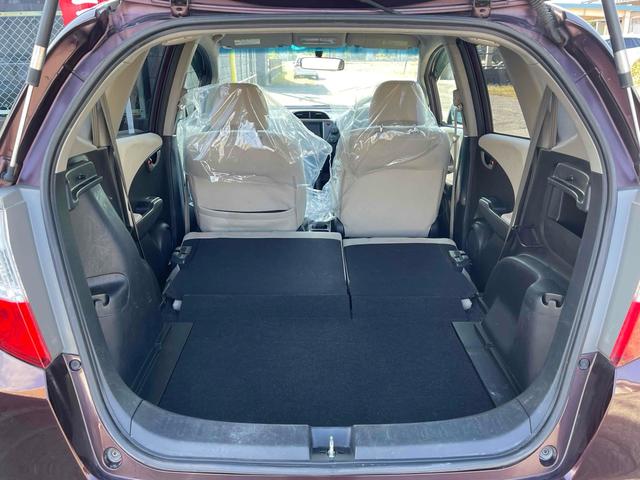 フィット X ETC オートクルーズコントロール スマートキー 電動格納ミラー シートヒーター CVT 盗難防止システム 衝突安全ボディ ABS CD エアコン パワーステアリング パワーウィンドウ(27枚目)