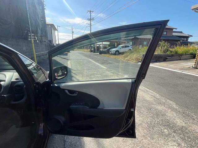 フィット X ETC オートクルーズコントロール スマートキー 電動格納ミラー シートヒーター CVT 盗難防止システム 衝突安全ボディ ABS CD エアコン パワーステアリング パワーウィンドウ(34枚目)