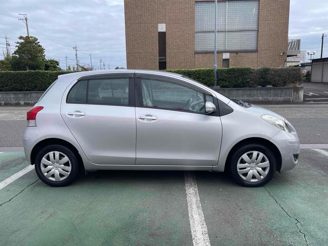 ヴィッツ Ｂ　Ｓエディション　ナビ　ＴＶ　キーレスエントリー　電動格納ミラー　ＣＶＴ　衝突安全ボディ　ＡＢＳ　ミュージックプレイヤー接続可　エアコン（14枚目）