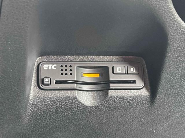 フィットハイブリッド ナビプレミアムセレクション　ハイブリッド　ＥＴＣ　バックカメラ　ナビ　ＴＶ　オートクルーズコントロール　オートライト　ＨＩＤ　スマートキー　アイドリングストップ　電動格納ミラー　シートヒーター　ＣＶＴ　盗難防止システム（9枚目）