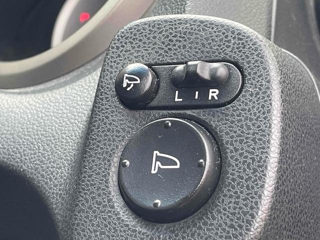 フィットハイブリッド ナビプレミアムセレクション　ハイブリッド　ＥＴＣ　バックカメラ　ナビ　ＴＶ　オートクルーズコントロール　オートライト　ＨＩＤ　スマートキー　アイドリングストップ　電動格納ミラー　シートヒーター　ＣＶＴ　盗難防止システム（11枚目）