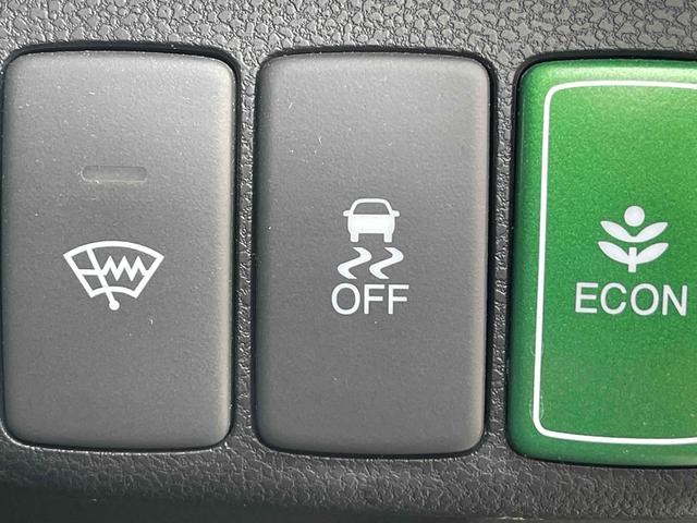 フィットハイブリッド ナビプレミアムセレクション　ハイブリッド　ＥＴＣ　バックカメラ　ナビ　ＴＶ　オートクルーズコントロール　オートライト　ＨＩＤ　スマートキー　アイドリングストップ　電動格納ミラー　シートヒーター　ＣＶＴ　盗難防止システム（12枚目）