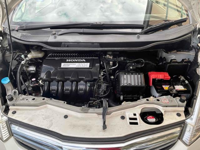 フィットハイブリッド ナビプレミアムセレクション　ハイブリッド　ＥＴＣ　バックカメラ　ナビ　ＴＶ　オートクルーズコントロール　オートライト　ＨＩＤ　スマートキー　アイドリングストップ　電動格納ミラー　シートヒーター　ＣＶＴ　盗難防止システム（20枚目）