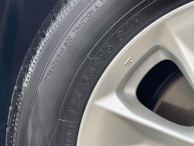 フィットハイブリッド ナビプレミアムセレクション　ハイブリッド　ＥＴＣ　バックカメラ　ナビ　ＴＶ　オートクルーズコントロール　オートライト　ＨＩＤ　スマートキー　アイドリングストップ　電動格納ミラー　シートヒーター　ＣＶＴ　盗難防止システム（22枚目）