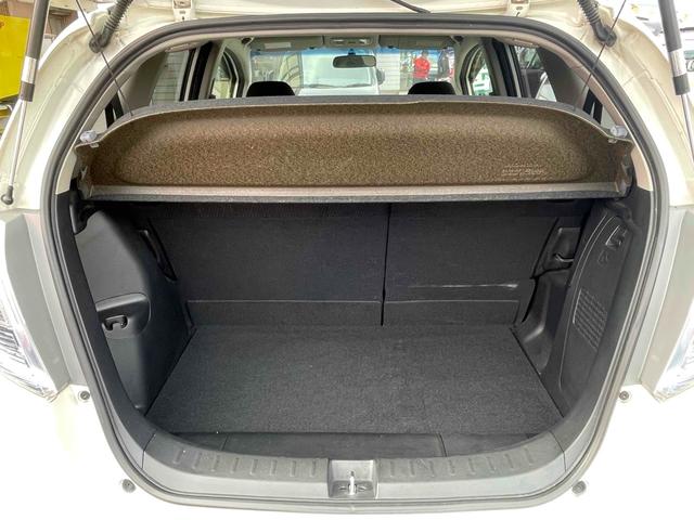 フィットハイブリッド ナビプレミアムセレクション　ハイブリッド　ＥＴＣ　バックカメラ　ナビ　ＴＶ　オートクルーズコントロール　オートライト　ＨＩＤ　スマートキー　アイドリングストップ　電動格納ミラー　シートヒーター　ＣＶＴ　盗難防止システム（23枚目）