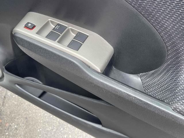 フィットハイブリッド ナビプレミアムセレクション　ハイブリッド　ＥＴＣ　バックカメラ　ナビ　ＴＶ　オートクルーズコントロール　オートライト　ＨＩＤ　スマートキー　アイドリングストップ　電動格納ミラー　シートヒーター　ＣＶＴ　盗難防止システム（35枚目）