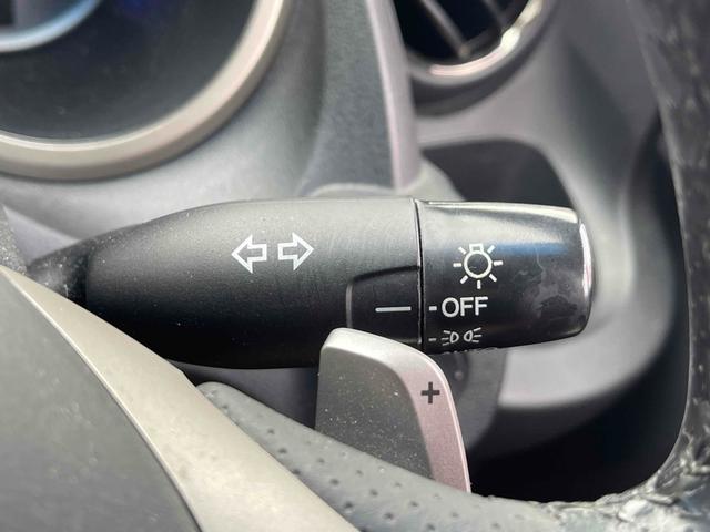 フィットハイブリッド ナビプレミアムセレクション　ハイブリッド　ＥＴＣ　バックカメラ　ナビ　ＴＶ　オートクルーズコントロール　オートライト　ＨＩＤ　スマートキー　アイドリングストップ　電動格納ミラー　シートヒーター　ＣＶＴ　盗難防止システム（39枚目）