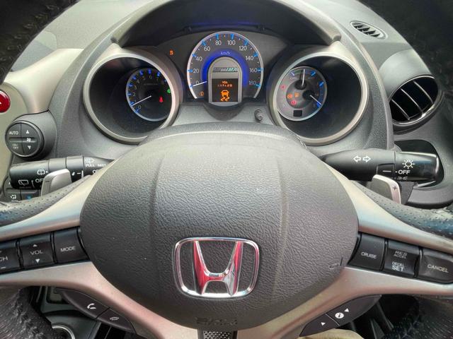 フィットハイブリッド ナビプレミアムセレクション　ハイブリッド　ＥＴＣ　バックカメラ　ナビ　ＴＶ　オートクルーズコントロール　オートライト　ＨＩＤ　スマートキー　アイドリングストップ　電動格納ミラー　シートヒーター　ＣＶＴ　盗難防止システム（42枚目）