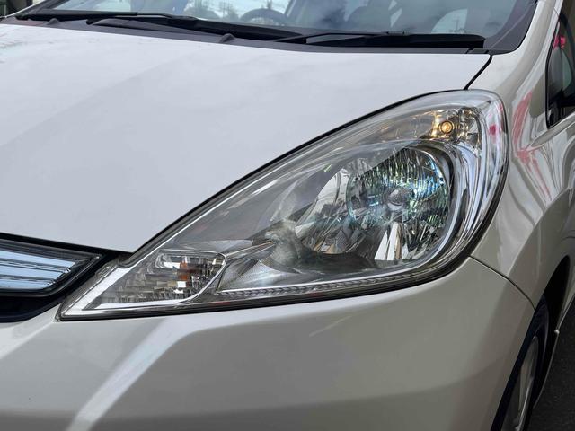 フィットハイブリッド ナビプレミアムセレクション　ハイブリッド　ＥＴＣ　バックカメラ　ナビ　ＴＶ　オートクルーズコントロール　オートライト　ＨＩＤ　スマートキー　アイドリングストップ　電動格納ミラー　シートヒーター　ＣＶＴ　盗難防止システム（45枚目）