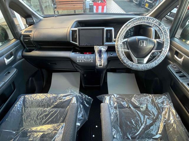 ステップワゴンスパーダ パワーエディション　ＥＴＣ　バックカメラ　ナビ　ＴＶ　両側電動スライドドア　ＨＩＤ　スマートキー　アイドリングストップ　電動格納ミラー　後席モニター　３列シート　ＣＶＴ　アルミホイール　盗難防止システム　衝突安全ボディ（3枚目）