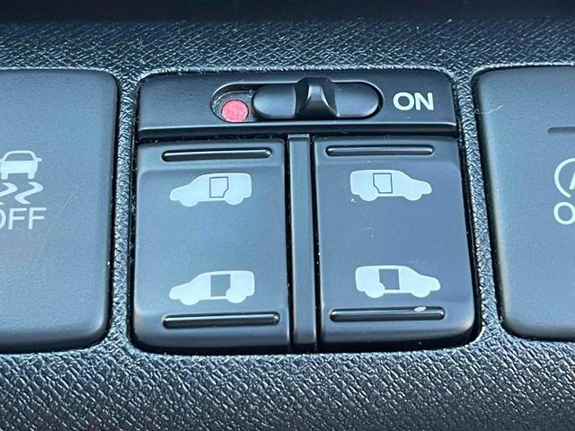 ステップワゴンスパーダ パワーエディション　ＥＴＣ　バックカメラ　ナビ　ＴＶ　両側電動スライドドア　ＨＩＤ　スマートキー　アイドリングストップ　電動格納ミラー　後席モニター　３列シート　ＣＶＴ　アルミホイール　盗難防止システム　衝突安全ボディ（9枚目）