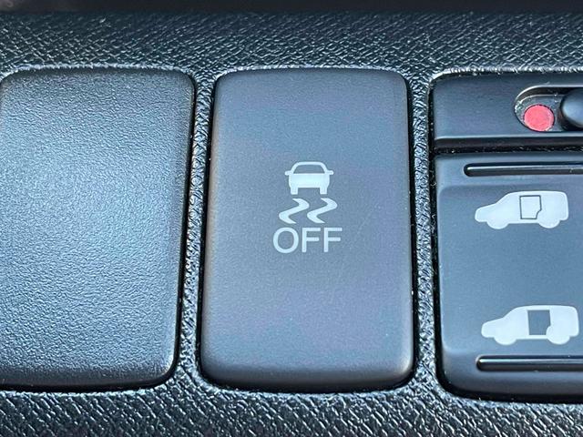 ステップワゴンスパーダ パワーエディション　ＥＴＣ　バックカメラ　ナビ　ＴＶ　両側電動スライドドア　ＨＩＤ　スマートキー　アイドリングストップ　電動格納ミラー　後席モニター　３列シート　ＣＶＴ　アルミホイール　盗難防止システム　衝突安全ボディ（10枚目）