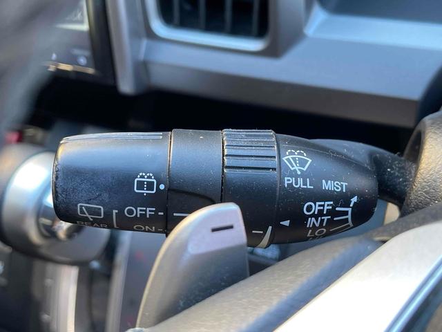 ステップワゴンスパーダ パワーエディション　ＥＴＣ　バックカメラ　ナビ　ＴＶ　両側電動スライドドア　ＨＩＤ　スマートキー　アイドリングストップ　電動格納ミラー　後席モニター　３列シート　ＣＶＴ　アルミホイール　盗難防止システム　衝突安全ボディ（11枚目）