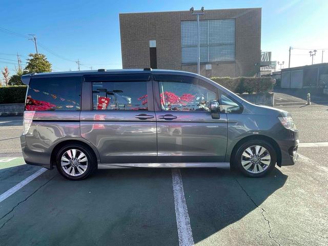 ステップワゴンスパーダ パワーエディション　ＥＴＣ　バックカメラ　ナビ　ＴＶ　両側電動スライドドア　ＨＩＤ　スマートキー　アイドリングストップ　電動格納ミラー　後席モニター　３列シート　ＣＶＴ　アルミホイール　盗難防止システム　衝突安全ボディ（15枚目）