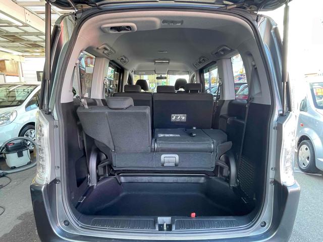 ステップワゴンスパーダ パワーエディション　ＥＴＣ　バックカメラ　ナビ　ＴＶ　両側電動スライドドア　ＨＩＤ　スマートキー　アイドリングストップ　電動格納ミラー　後席モニター　３列シート　ＣＶＴ　アルミホイール　盗難防止システム　衝突安全ボディ（20枚目）