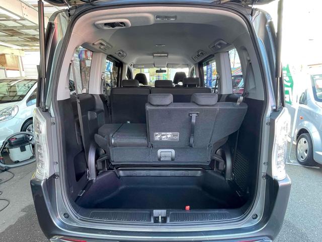 ステップワゴンスパーダ パワーエディション　ＥＴＣ　バックカメラ　ナビ　ＴＶ　両側電動スライドドア　ＨＩＤ　スマートキー　アイドリングストップ　電動格納ミラー　後席モニター　３列シート　ＣＶＴ　アルミホイール　盗難防止システム　衝突安全ボディ（27枚目）