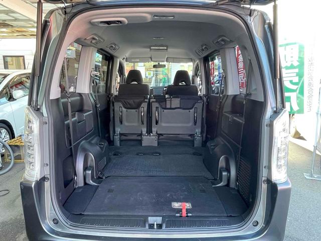 ステップワゴンスパーダ パワーエディション　ＥＴＣ　バックカメラ　ナビ　ＴＶ　両側電動スライドドア　ＨＩＤ　スマートキー　アイドリングストップ　電動格納ミラー　後席モニター　３列シート　ＣＶＴ　アルミホイール　盗難防止システム　衝突安全ボディ（29枚目）