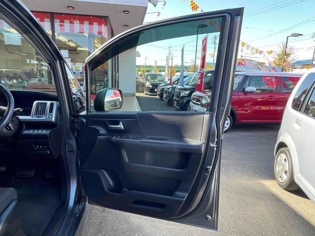 ステップワゴンスパーダ パワーエディション　ＥＴＣ　バックカメラ　ナビ　ＴＶ　両側電動スライドドア　ＨＩＤ　スマートキー　アイドリングストップ　電動格納ミラー　後席モニター　３列シート　ＣＶＴ　アルミホイール　盗難防止システム　衝突安全ボディ（39枚目）