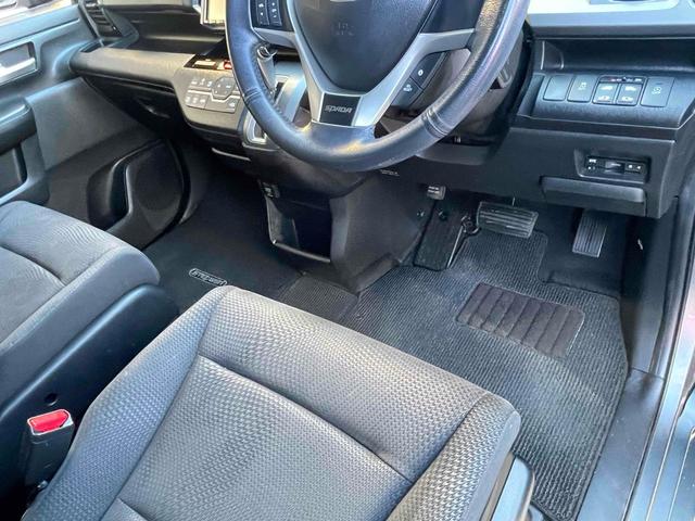 ステップワゴンスパーダ パワーエディション　ＥＴＣ　バックカメラ　ナビ　ＴＶ　両側電動スライドドア　ＨＩＤ　スマートキー　アイドリングストップ　電動格納ミラー　後席モニター　３列シート　ＣＶＴ　アルミホイール　盗難防止システム　衝突安全ボディ（42枚目）