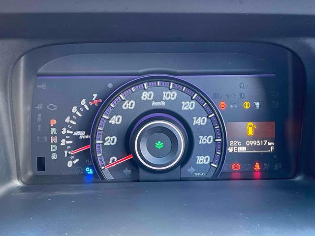 ステップワゴンスパーダ パワーエディション　ＥＴＣ　バックカメラ　ナビ　ＴＶ　両側電動スライドドア　ＨＩＤ　スマートキー　アイドリングストップ　電動格納ミラー　後席モニター　３列シート　ＣＶＴ　アルミホイール　盗難防止システム　衝突安全ボディ（45枚目）