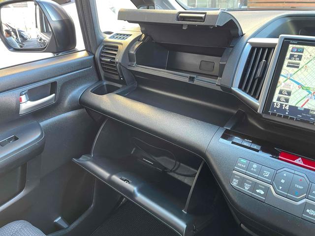 ステップワゴンスパーダ パワーエディション　ＥＴＣ　バックカメラ　ナビ　ＴＶ　両側電動スライドドア　ＨＩＤ　スマートキー　アイドリングストップ　電動格納ミラー　後席モニター　３列シート　ＣＶＴ　アルミホイール　盗難防止システム　衝突安全ボディ（47枚目）