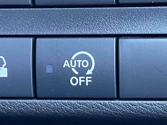 『アイドリングストップ』クルマが停車すると自動的にエンジンを停止し、無駄な燃料消費や排出ガスを抑えます。素早くエンジンを再始動させるなど、ドライバーの感覚とズレのない自然な制御を目指しています。