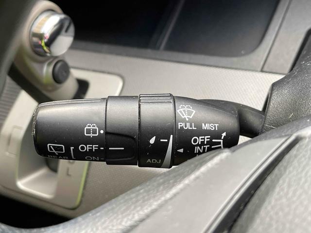 フリード Ｇ　ハイウェイエディション　ＥＴＣ　バックカメラ　ナビ　両側スライド・片側電動　ＨＩＤ　キーレスエントリー　電動格納ミラー　後席モニター　ウォークスルー　ＣＶＴ　衝突安全ボディ　ＡＢＳ　エアコン　パワーステアリング（9枚目）