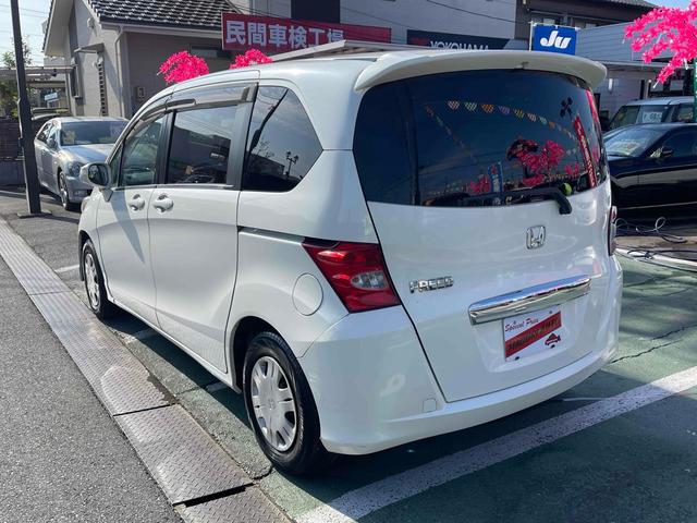 フリード Ｇ　ハイウェイエディション　ＥＴＣ　バックカメラ　ナビ　両側スライド・片側電動　ＨＩＤ　キーレスエントリー　電動格納ミラー　後席モニター　ウォークスルー　ＣＶＴ　衝突安全ボディ　ＡＢＳ　エアコン　パワーステアリング（17枚目）