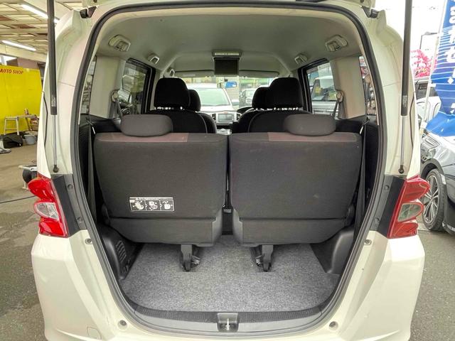 フリード Ｇ　ハイウェイエディション　ＥＴＣ　バックカメラ　ナビ　両側スライド・片側電動　ＨＩＤ　キーレスエントリー　電動格納ミラー　後席モニター　ウォークスルー　ＣＶＴ　衝突安全ボディ　ＡＢＳ　エアコン　パワーステアリング（19枚目）