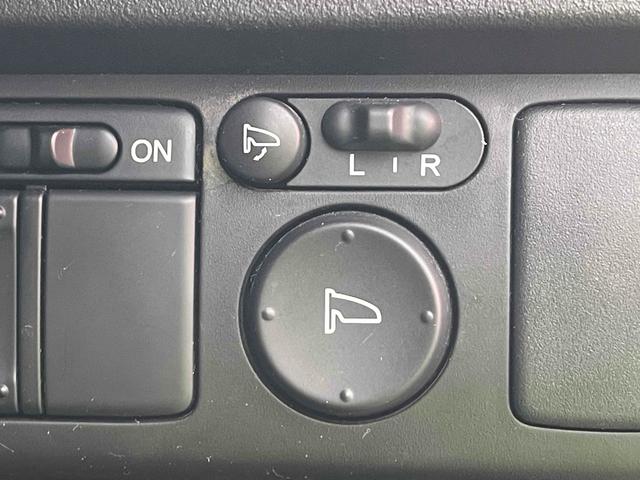 フリード Ｇ　ハイウェイエディション　ＥＴＣ　バックカメラ　ナビ　両側スライド・片側電動　ＨＩＤ　キーレスエントリー　電動格納ミラー　後席モニター　ウォークスルー　ＣＶＴ　衝突安全ボディ　ＡＢＳ　エアコン　パワーステアリング（41枚目）