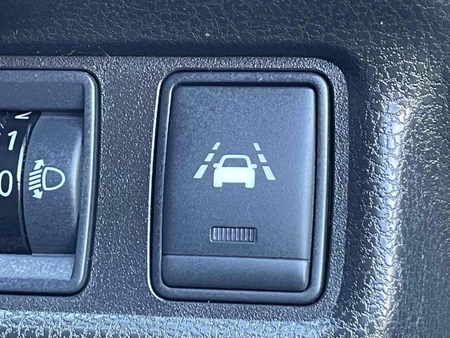 ノート Ｘ　ＤＩＧ－Ｓ　ＥＴＣ　バックカメラ　ナビ　ＴＶ　レーンアシスト　オートライト　スマートキー　アイドリングストップ　電動格納ミラー　ＣＶＴ　盗難防止システム　衝突安全ボディ　ＡＢＳ　ＥＳＣ　ＣＤ　ＤＶＤ再生　ＵＳＢ（9枚目）