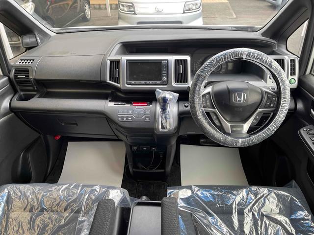 ステップワゴンスパーダ Z インターナビセレクション ETC バックカメラ ナビ オートクルーズコントロール 両側電動スライドドア オートライト HID スマートキー アイドリングストップ 3列シート CVT アルミホイール CD DVD再生(3枚目)