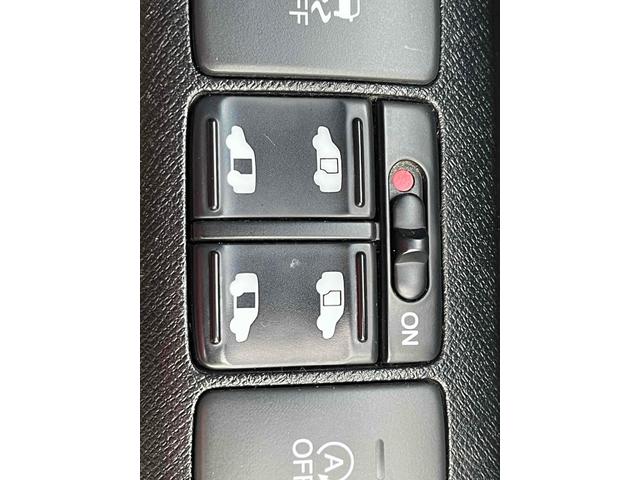 ステップワゴンスパーダ Z インターナビセレクション ETC バックカメラ ナビ オートクルーズコントロール 両側電動スライドドア オートライト HID スマートキー アイドリングストップ 3列シート CVT アルミホイール CD DVD再生(41枚目)