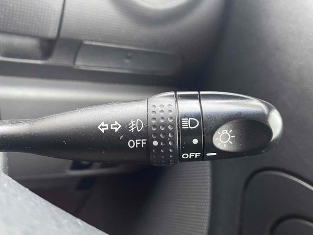 タント カスタムＶセレクション　ＥＴＣ　スライドドア　ナビ　ＴＶ　ＨＩＤ　スマートキー　電動格納ミラー　ベンチシート　ＡＴ　盗難防止システム　アルミホイール　衝突安全ボディ　エアコン　パワーステアリング　パワーウィンドウ（8枚目）