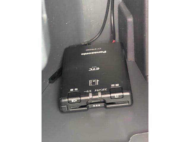 タント カスタムＶセレクション　ＥＴＣ　スライドドア　ナビ　ＴＶ　ＨＩＤ　スマートキー　電動格納ミラー　ベンチシート　ＡＴ　盗難防止システム　アルミホイール　衝突安全ボディ　エアコン　パワーステアリング　パワーウィンドウ（9枚目）