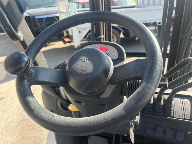 日本 UNICARRIES ユニキャリア 2.5T ディーゼル(5枚目)
