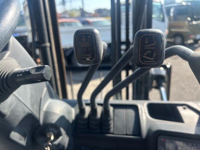 日本 UNICARRIES ユニキャリア 2.5T ディーゼル(6枚目)