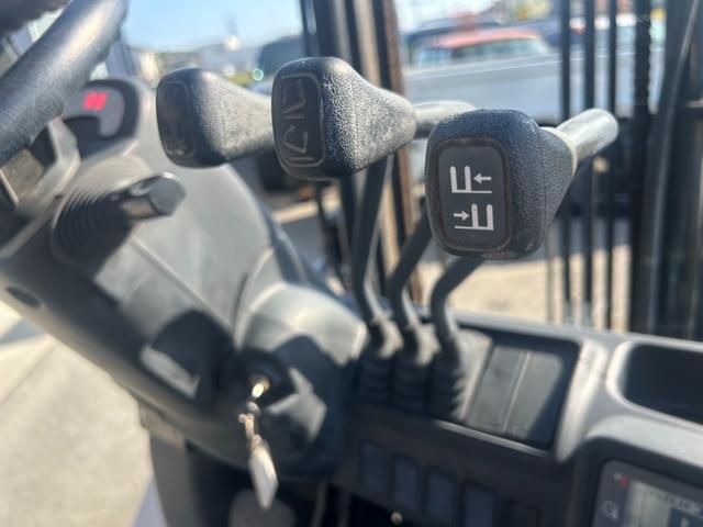 日本 UNICARRIES ユニキャリア 2.5T ディーゼル(7枚目)