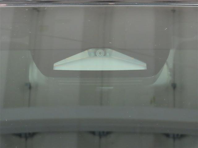 ヤリスクロス ハイブリッドZ ウルバーノ 4WD ハイブリッド ナビ&TV メモリーナビ フルセグ バックカメラ ミュージックプレイヤー接続可 衝突被害軽減システム ETC 電動シート スマートキー LEDヘッドランプ アイドリングストップ(3枚目)