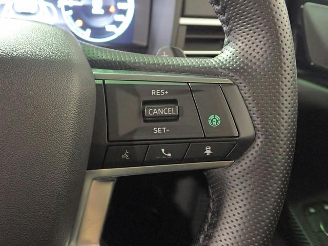 アウトランダーＰＨＥＶ Ｇ　４ＷＤ　純正９インチメモリーナビ　フルセグＴＶ　ブルートゥース　全方位モニター　コンビシート　シート＆ステアリングヒーター　ＬＥＤオートライト　車線逸脱　前方衝突防止　７人乗り　禁煙車　スマートキー（10枚目）