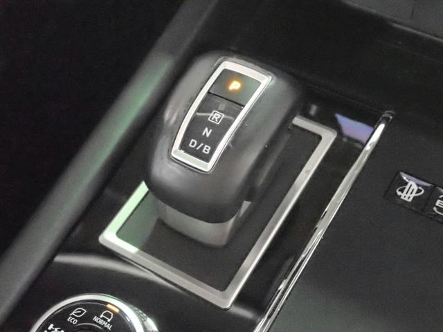 アウトランダーＰＨＥＶ Ｇ　４ＷＤ　純正９インチメモリーナビ　フルセグＴＶ　ブルートゥース　全方位モニター　コンビシート　シート＆ステアリングヒーター　ＬＥＤオートライト　車線逸脱　前方衝突防止　７人乗り　禁煙車　スマートキー（19枚目）