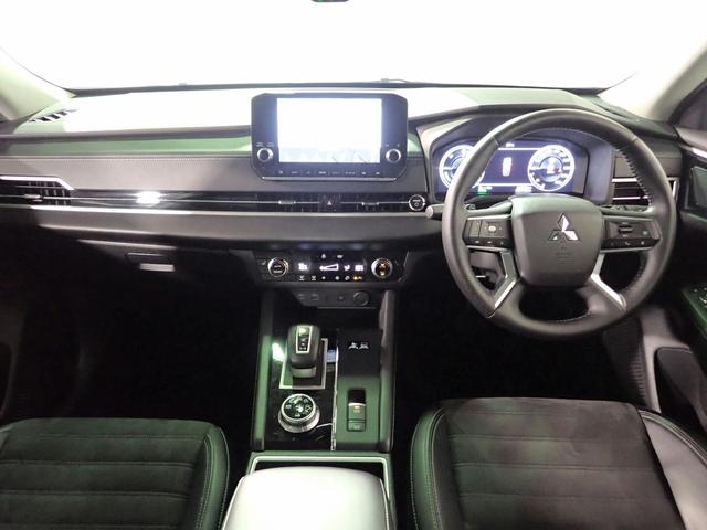アウトランダーＰＨＥＶ Ｇ　４ＷＤ　純正９インチメモリーナビ　フルセグＴＶ　ブルートゥース　全方位モニター　コンビシート　シート＆ステアリングヒーター　ＬＥＤオートライト　車線逸脱　前方衝突防止　７人乗り　禁煙車　スマートキー（21枚目）