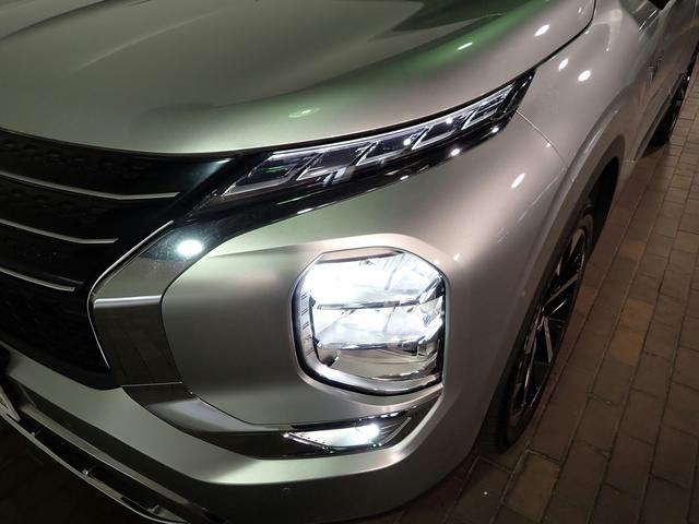 アウトランダーＰＨＥＶ Ｇ　４ＷＤ　純正９インチメモリーナビ　フルセグＴＶ　ブルートゥース　全方位モニター　コンビシート　シート＆ステアリングヒーター　ＬＥＤオートライト　車線逸脱　前方衝突防止　７人乗り　禁煙車　スマートキー（26枚目）